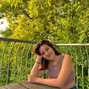 Meet your Posher, Madeleine